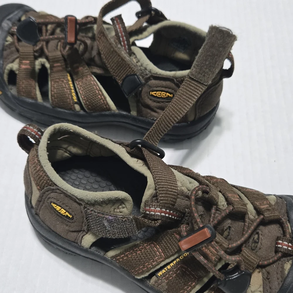 Keen Newport Closed Toe Sandal H2 Water Sports Waterproof Hiking Sandals Kids 12